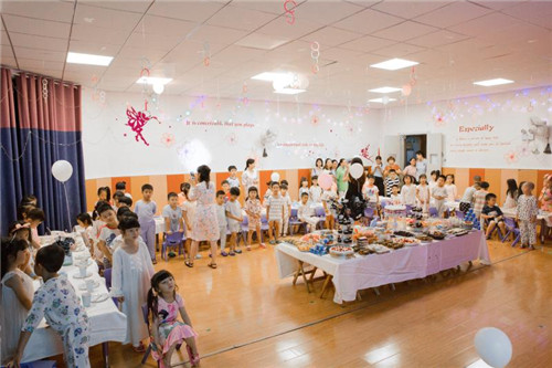 快乐中体验独立与成长 三之三托斯卡纳幼儿园举办大班“勇敢者之夜”活动